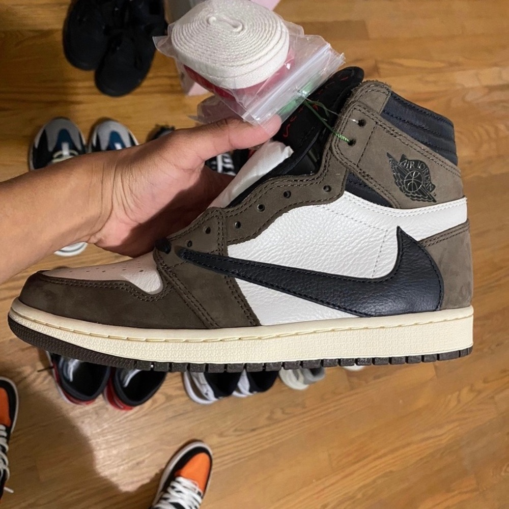 Travis Scott Jordan 1